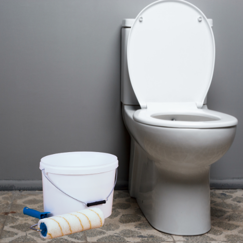 Ønsker du at male dit toilet, men er usikker på, hvilken maling der er bedst? Læs vores blogindlæg for at få vejledning, tips og anbefalinger til at vælge den rette maling til dit toiletprojekt